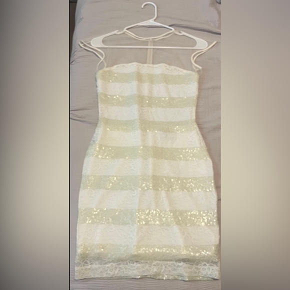 New White Fitted Dress - Picture 3 of 5